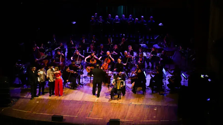 Entre Ríos en Sinfonía reunió a Juan Manuel Bilat, la Sinfónica de Crespo y artistas invitados en el Teatro