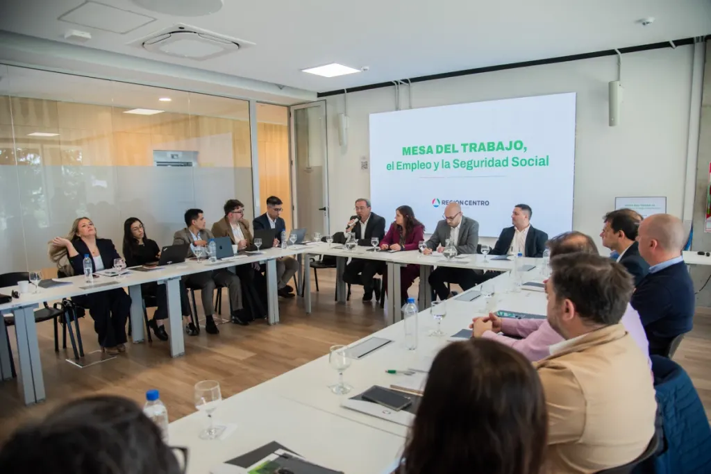 Entrerrianos, santafesinos y cordobeses analizaron cómo la IA “transforma la manera de producir y trabajar”