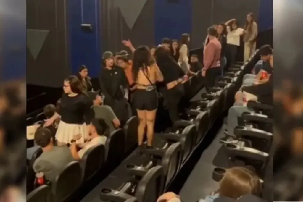 Escándalo en un cine de Paraná: se pelearon por el lugar, tiraron gas pimienta y evacuaron la sala
