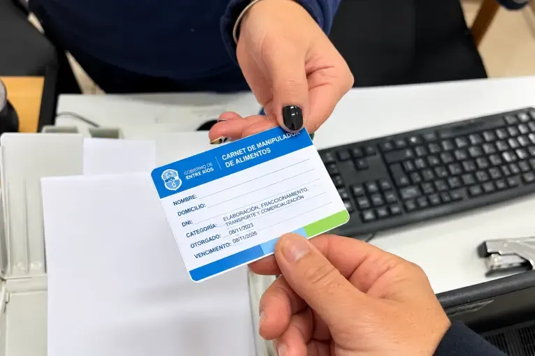 Estafa con el carnet de manipulación de alimentos: cómo tramitarlo gratis y evitar engaños