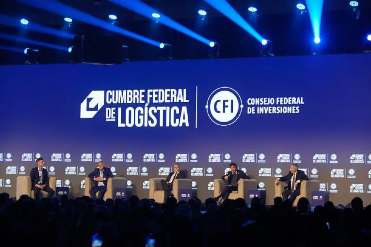 “Estamos sufriendo”: Kicillof le respondió a Santilli y criticó a Milei en una cumbre de gobernadoreS