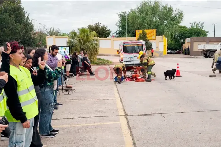 Estudiantes de Accidentología Vial de UADER participaron de un simulacro de siniestro en Paraná