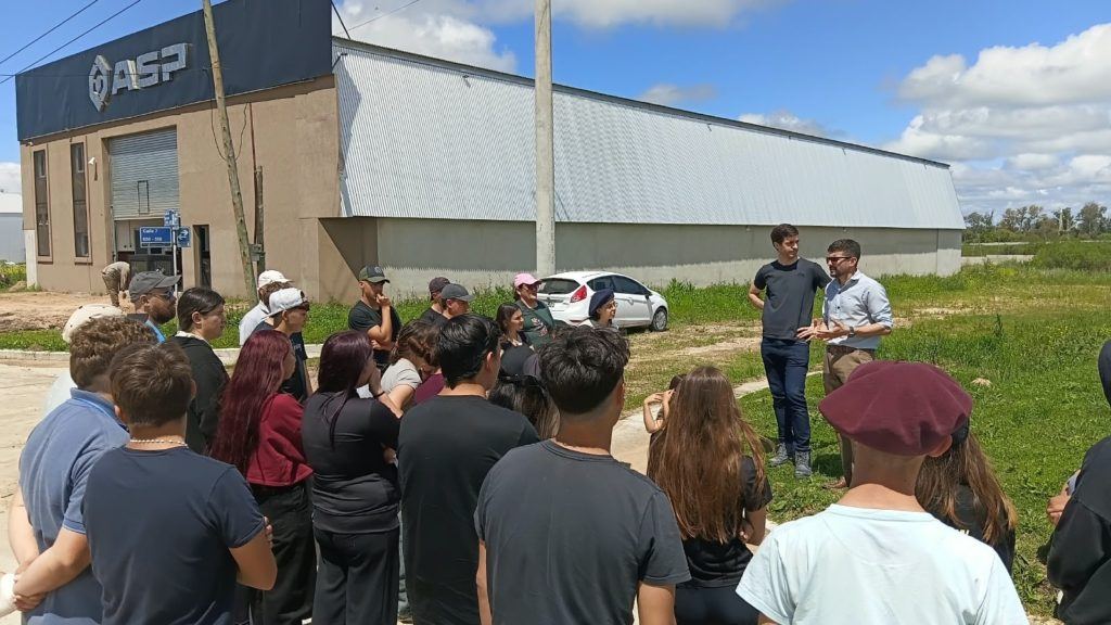 Estudiantes de Buenos Aires visitaron el Parque Industrial de Concepción del Uruguay