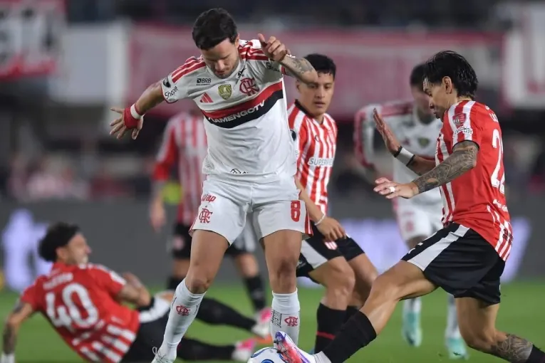 Estudiantes empató con Flamengo en la ida de las semifinales de la Copa Libertadores