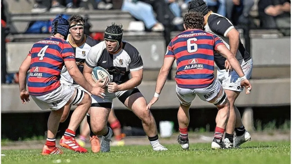 Estudiantes ganó en su cancha y se clasificó a las semifinales