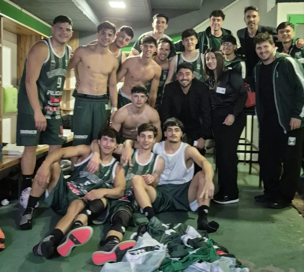 Estudiantes goleó a San José y sueña con los octavos