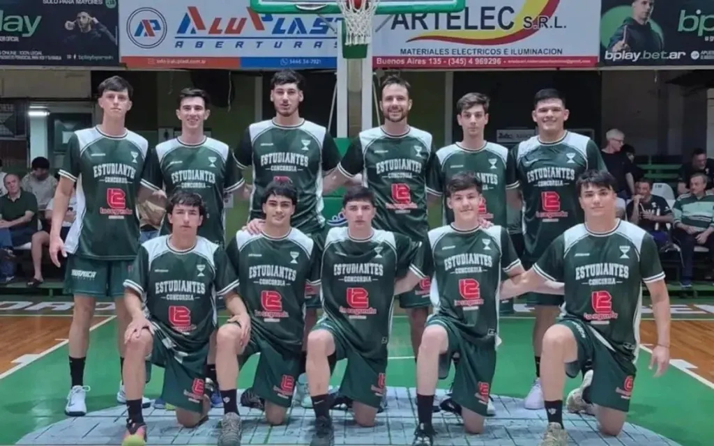 Estudiantes recibe a San José