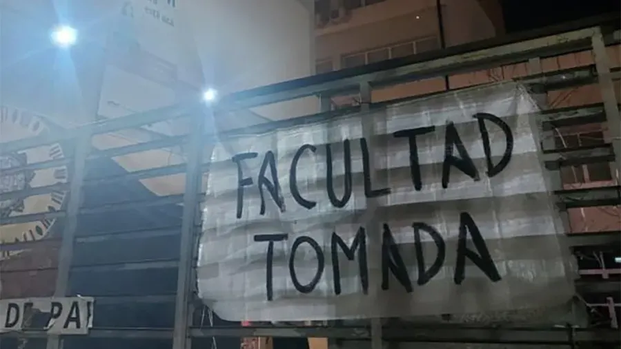 Estudiantes universitarios tomaron la Facultad de Trabajo Social de la UNER contra el ajuste universitario