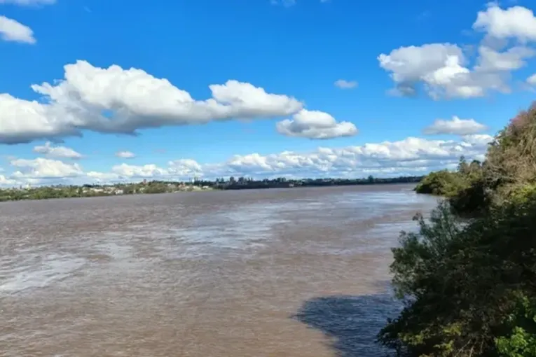 Evacuaron a siete familias en Concordia y Salto Grande informó que el río seguirá creciendo