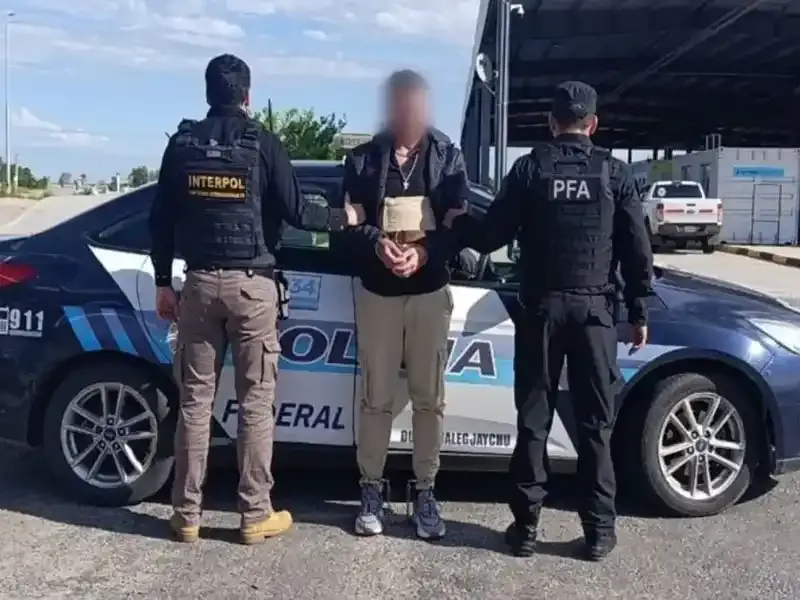 Extraditaron a Uruguay a un prófugo con alerta roja de Interpol por una causa de tráfico de armas y drogas