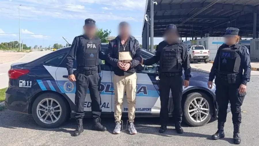 Extraditaron al Uruguay a un prófugo con alerta roja de Interpol por una causa de tráfico de armas y drogas