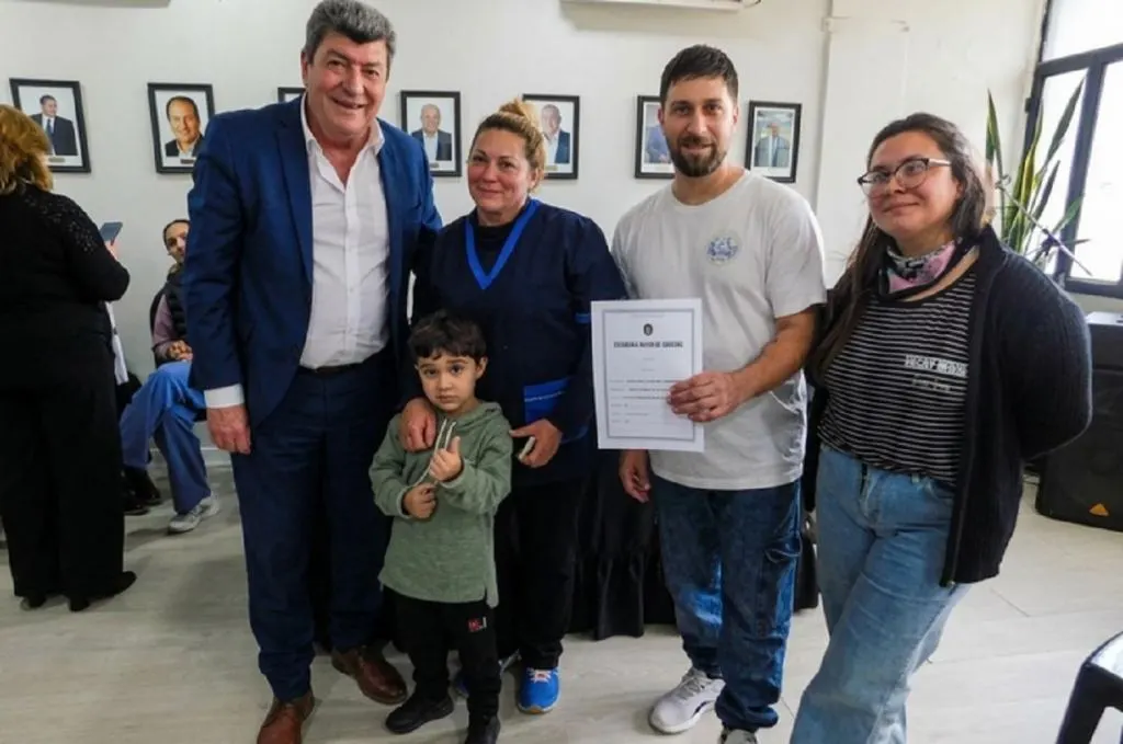 Familias de Santa Elena firmaron las escrituras de sus viviendas