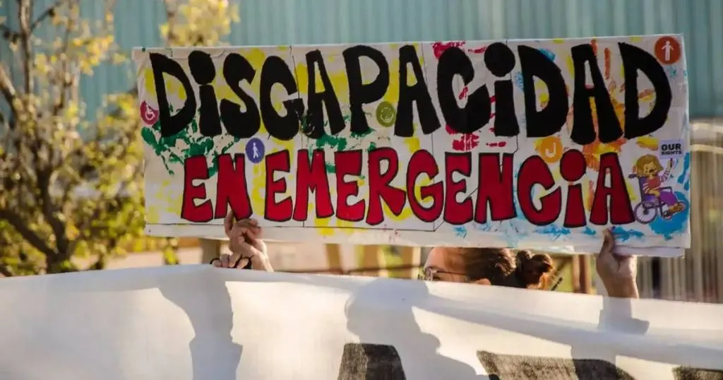 Familias e instituciones reclaman a los legisladores la falta de quórum para tratar la emergencia en discapacidad