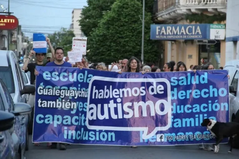Familias e instituciones unen sus voces en un desesperado pedido para frenar el cierre de terapias y escuelas