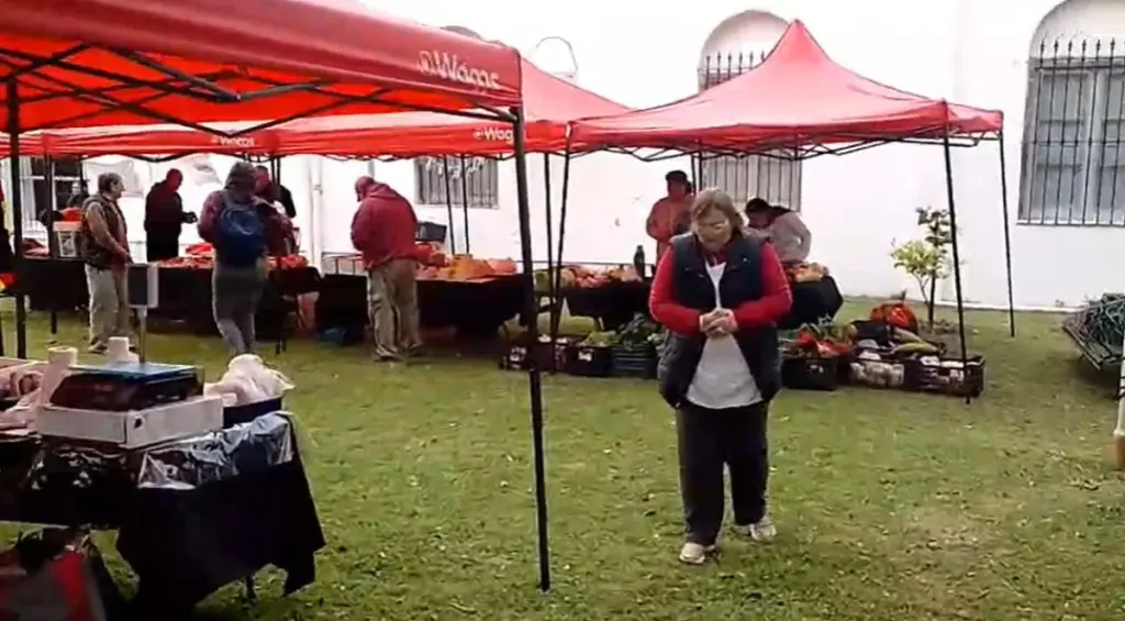 Feria de emprendedores en el Hospitalito