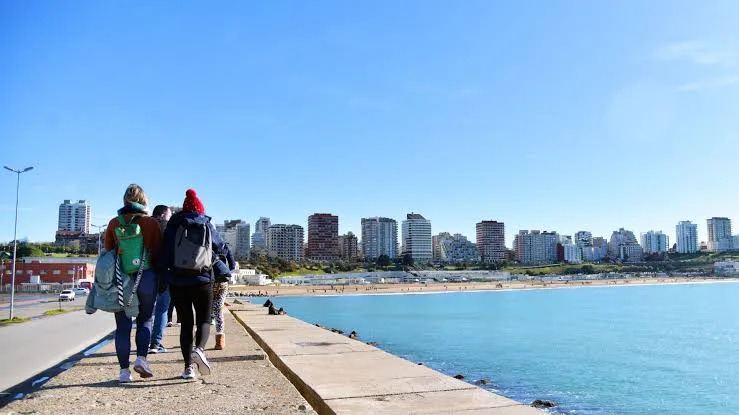 Fin de semana largo: viajaron cerca de 1.500.000 personas, aumentó el gasto, pero el impacto económico cayó