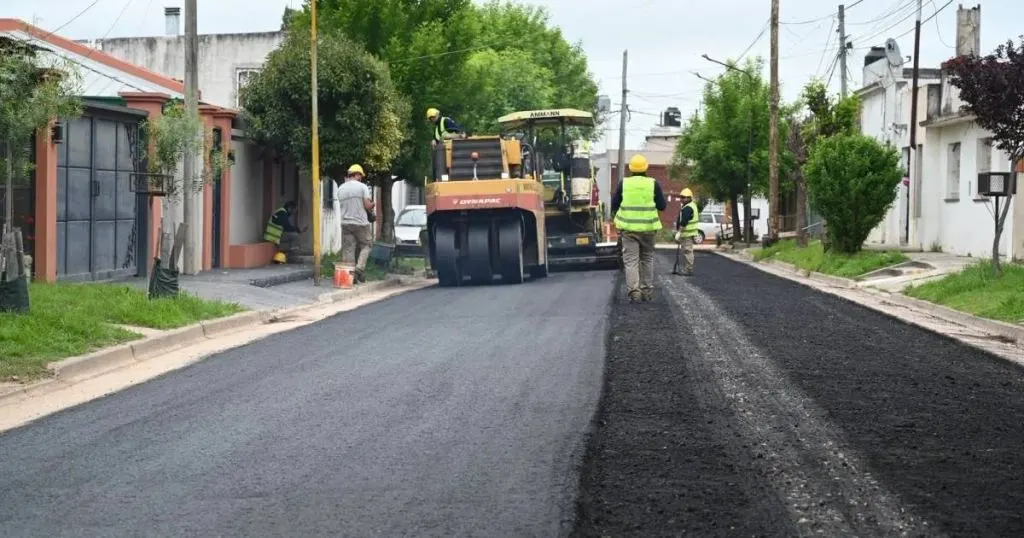 Finalizaron el asfaltado de la calle Avellaneda, entre Gervasio Méndez y Martínez Paiva