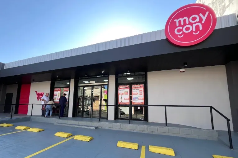Finalmnente este viernes abrió sus puertas el nuevo supermercado de calle Sarmiento