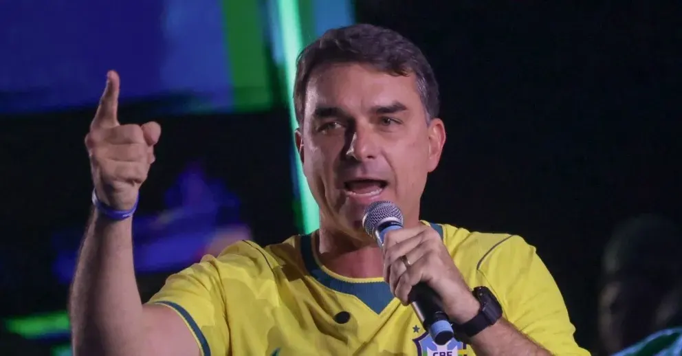 Flávio Bolsonaro denunció fraude en su derrota frente a Lula y aseguró que «la votación debería ser anulada»