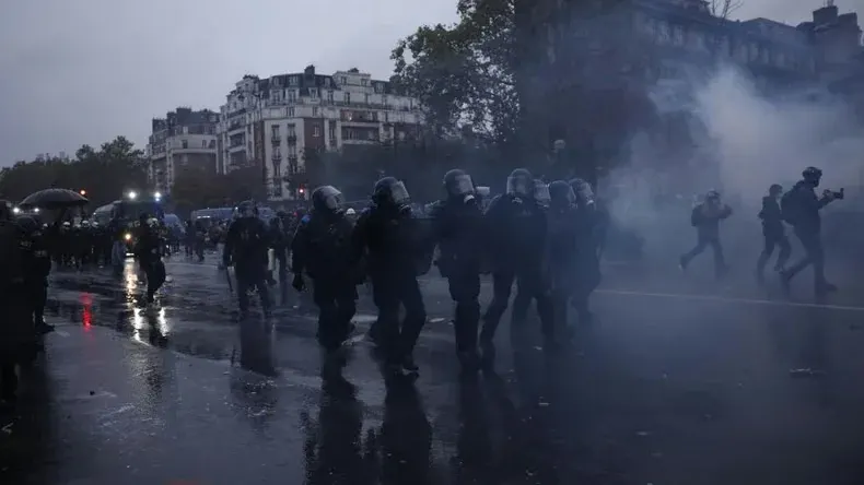 Francia, al borde del caos: casi mil detenidos tras una nueva jornada de protestas