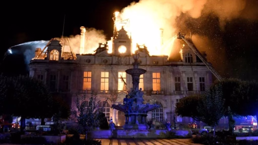 Francia endurece el control y aplica toques de queda por disturbios
