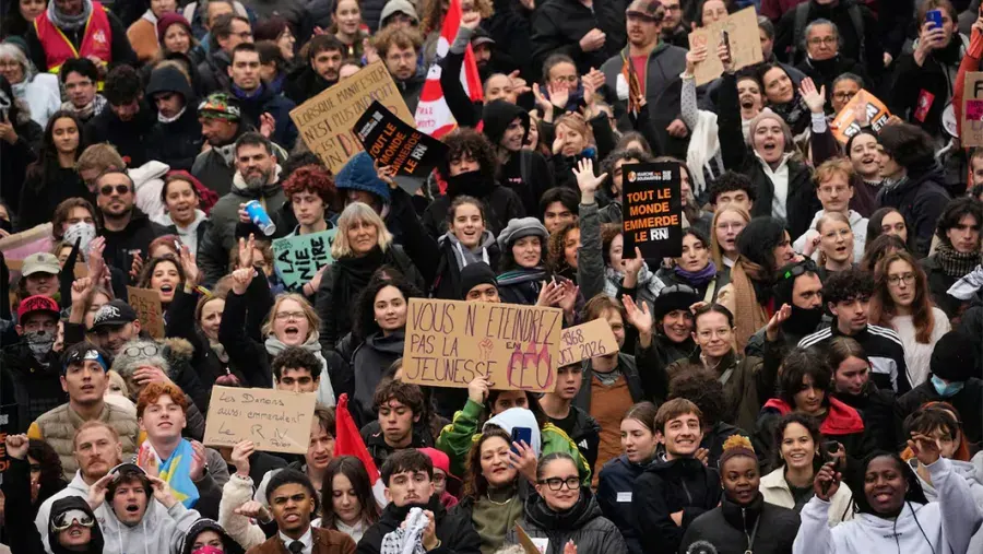 Francia y la nueva protesta contra el gobierno: calles tomadas, locales cerrados y 70.000 policías desplegados