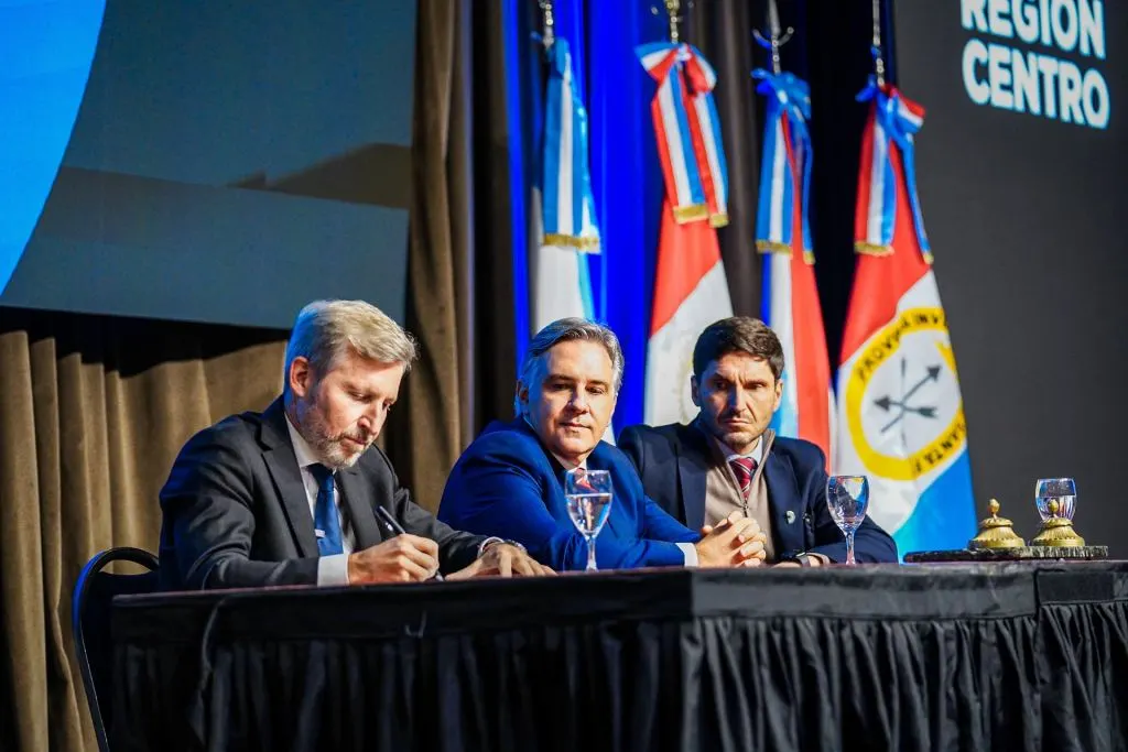 Frigerio abre en Paraná la cumbre de la Región Centro