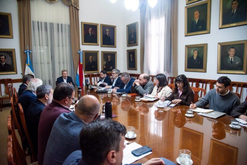 Frigerio analizó inversiones productivas y reclamó mayor eficiencia en el gasto público
