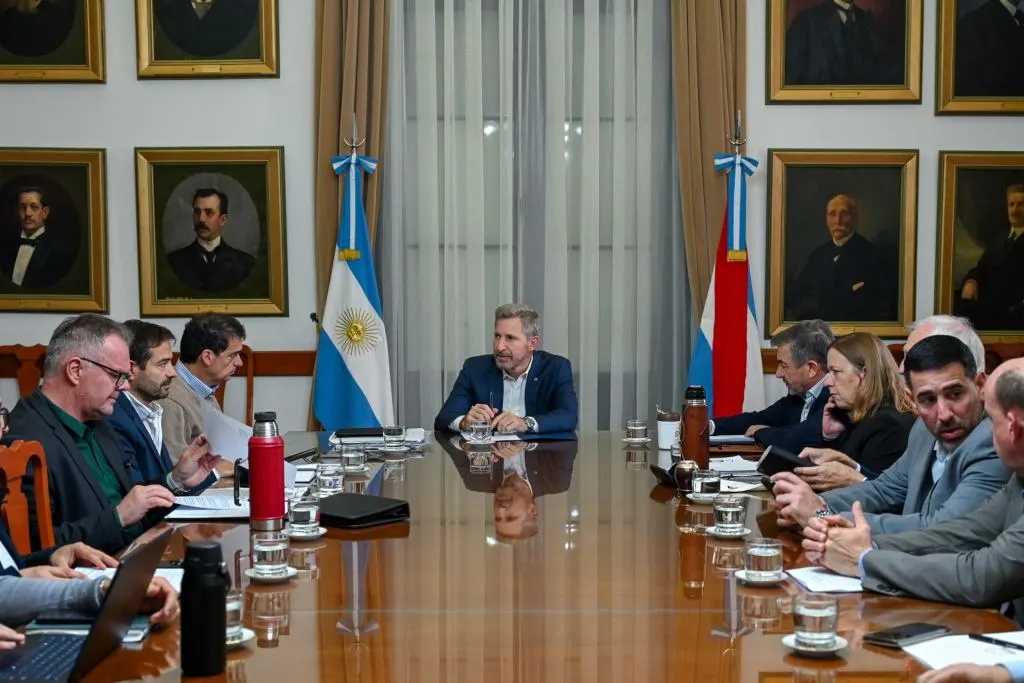 Frigerio encabezó una reunión de gabinete con eje en el seguimiento de la gestión
