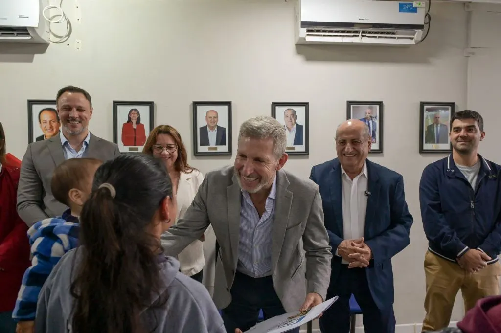 Frigerio entregó 17 viviendas y reactivó un barrio en Santa Elena
