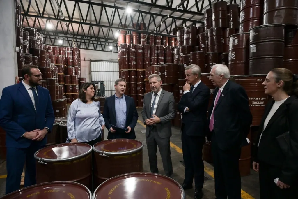 Frigerio entregó el certificado de adhesión al RINI a una empresa exportadora que planea invertir más de $3.600 millones