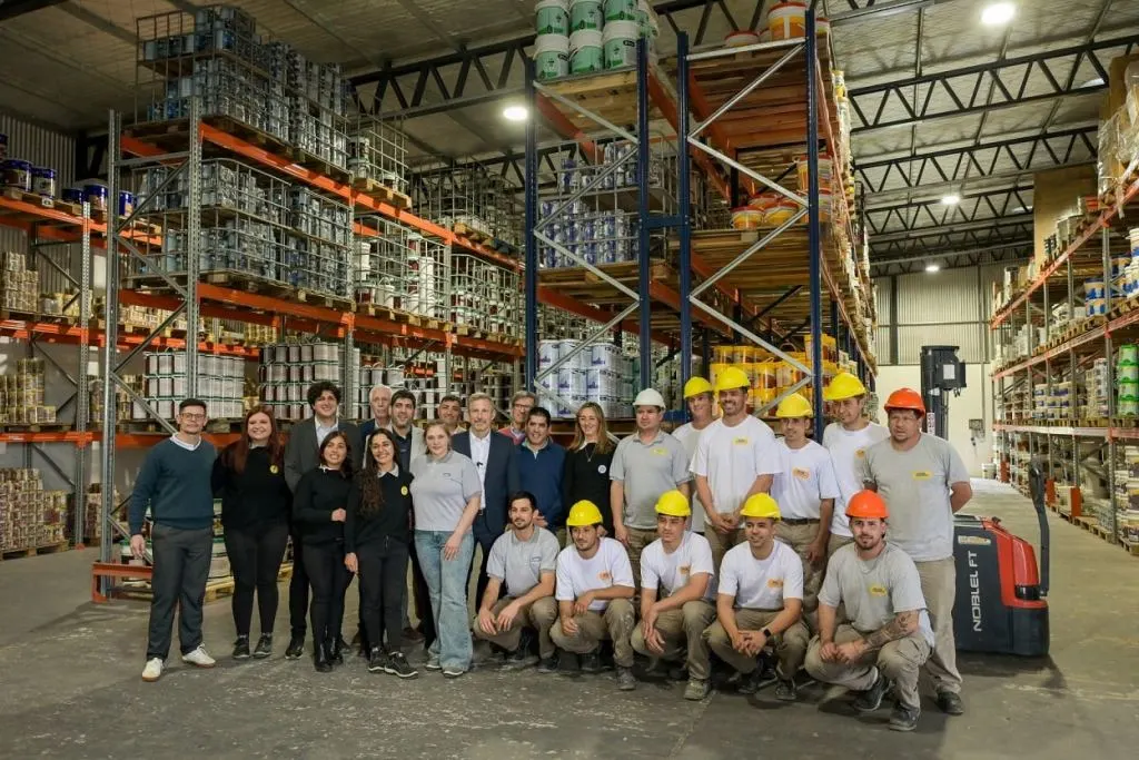 Frigerio entregó una nueva certificación del RINI a empresa de Seguí