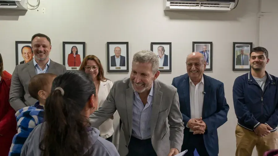 Frigerio entregó viviendas en Santa Elena