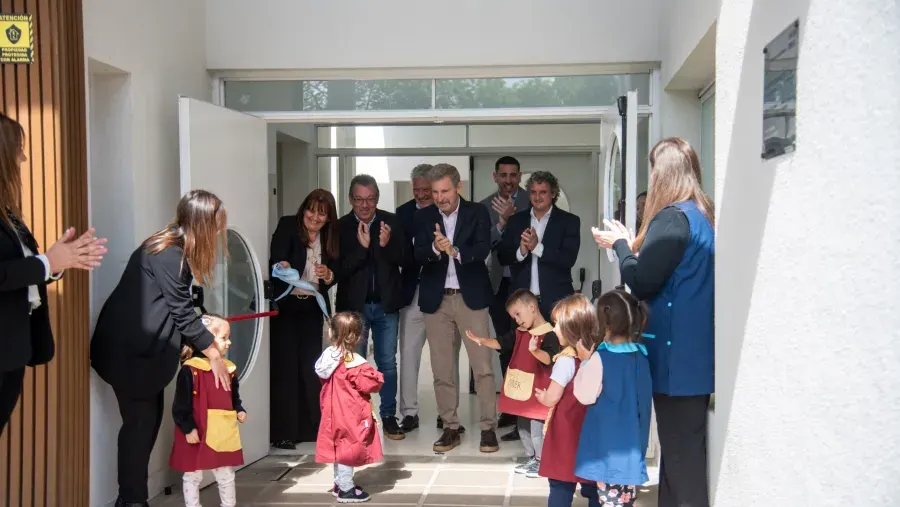 Frigerio inauguró un jardín de infantes y un comedor y recorrió obras de infraestructura en Federación