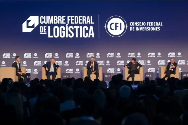 Frigerio participó junto a otros gobernadores de la Cumbre Federal de Logística