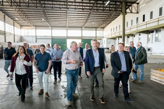Frigerio recibió a representantes de la citricultura y visitó una exportadora en Chajarí