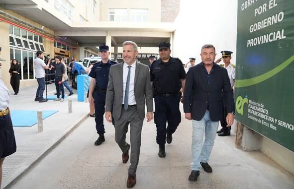 Frigerio recorrió la nueva sede de la departamental de Paraná y aseguró que “es un edificio como el que merece nuestra policía”