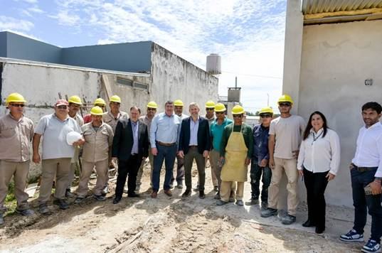 Frigerio recorrió la obra de 10 viviendas destinadas personal policial en Chajarí