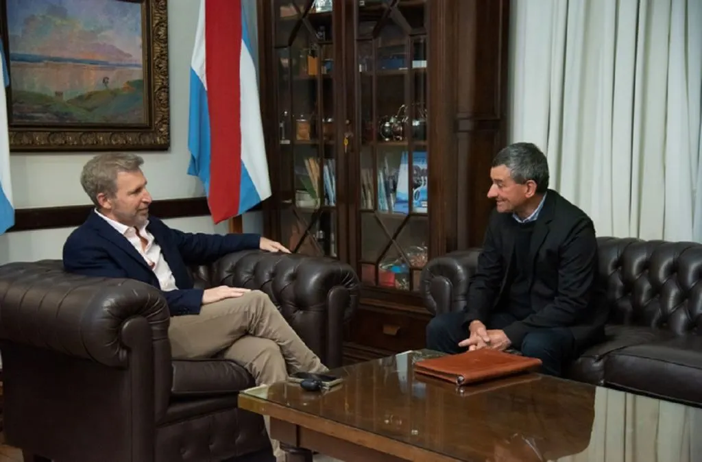 Frigerio repasó con el intendente de Mansilla obras educativas, viales y de salud para la ciudad