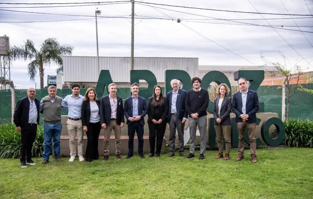 Frigerio visitó una empresa arrocera de san salvador que amplía su capacidad productiva con financiamiento del cfi