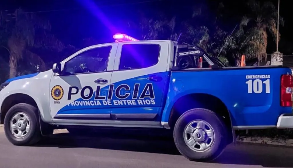 Fue a la casa de su ex, atacó a su padrastro y terminó linchado por los vecinos