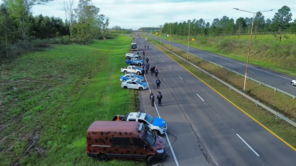 Fuerzas conjuntas de Policías y Gendarmería blindaron Concordia revisando más de 200 vehículos y detuvieron a 2 buscados por la justicia.