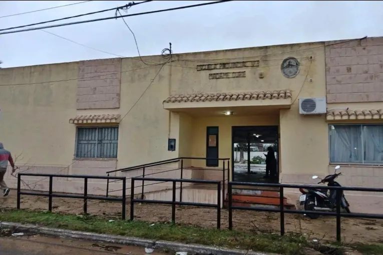 Funcionario del CGE cruzó a Cresto por las obras en una escuela y cuestionó su “oportunismo político”