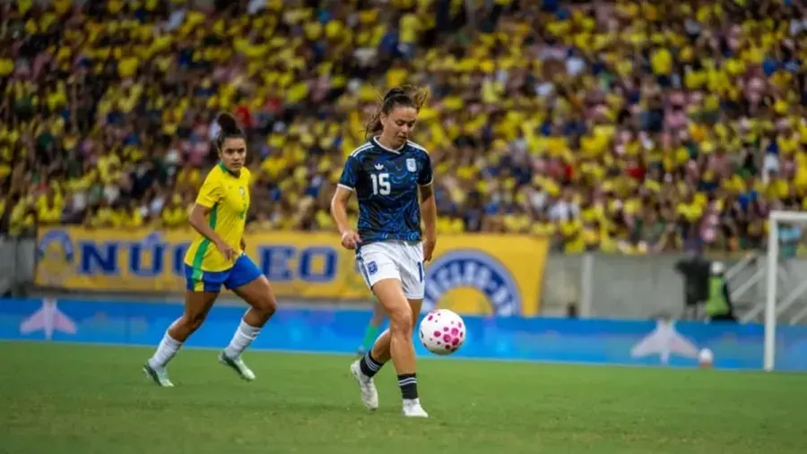 Fútbol: con presencia entrerriana, Argentina lo remontó ante Brasil y se llevó un empate
