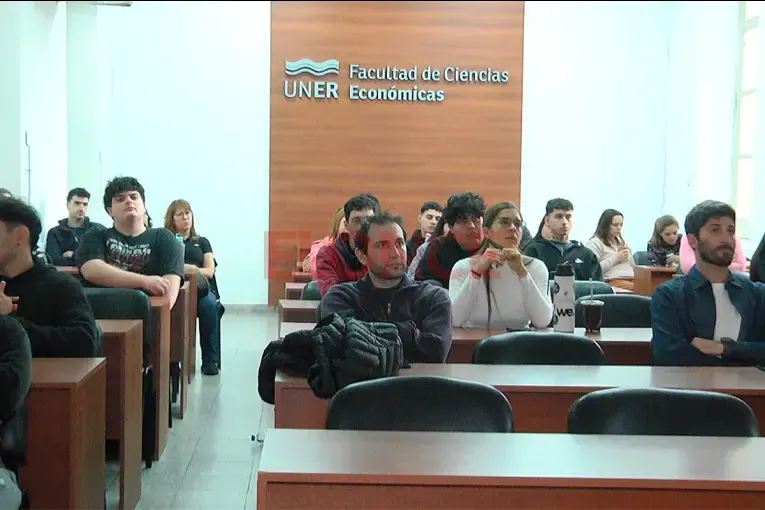 «Futuro en Juego»: Deportistas y profesionales compartieron experiencias sobre cómo combinar estudio y deporte