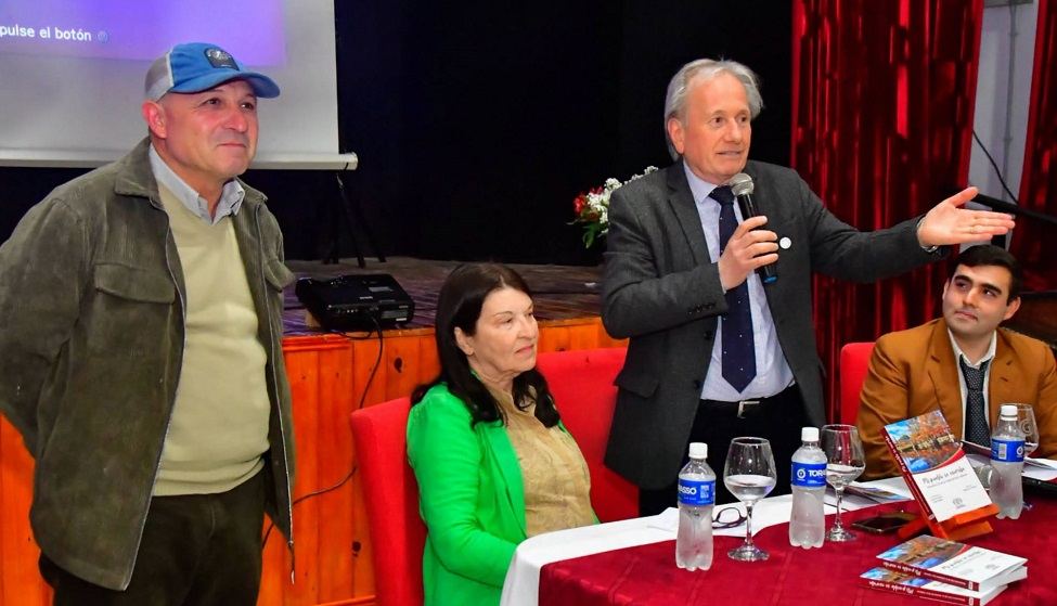 Galarza: “Mi pueblo se escribe” que reúne a 51 autores