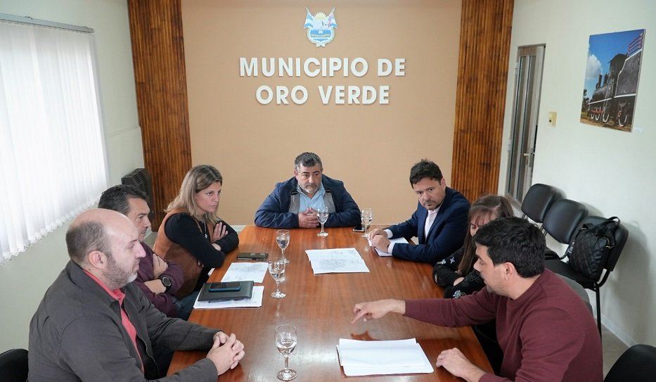 Gestiones para dotar de agua dulce al Área Metropolitana