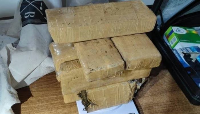 Golpe al narco: secuestraron 10 kilos de marihuana, dosis de cocaína y cerca de $9 millones.