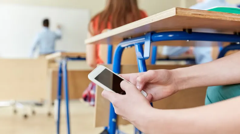 Grecia prohíbe el acceso a las redes sociales a los menores de 15 años