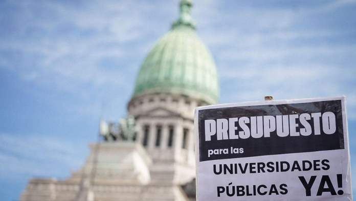 Gremios y estudiantes marchan al Congreso para exigir la aplicación de la Ley de Financiamiento